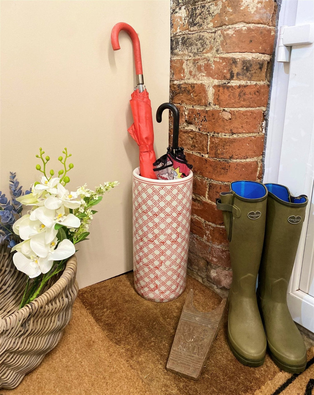 Red and White Daisy Chain Umbrella Stand - GlenGiftsuk