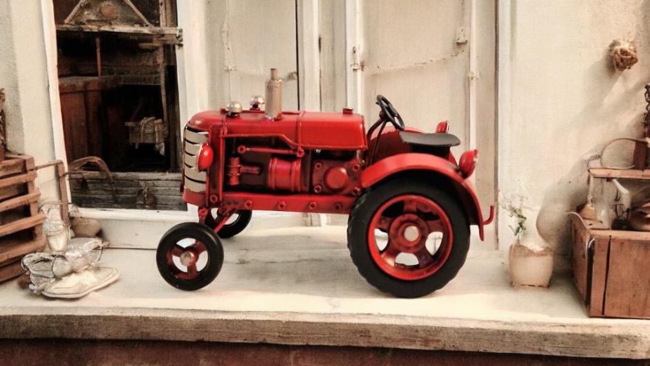 Red Metal Tractor Ornament 17cm - GlenGiftsuk