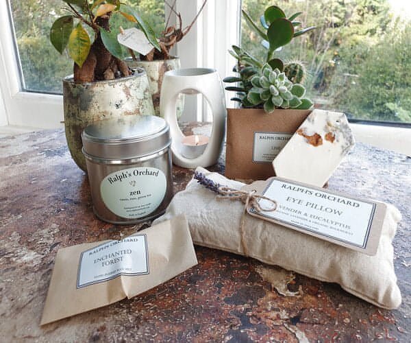 Thoughtful gift set | Natural candle | Botanical wax melts - GlenGiftsuk